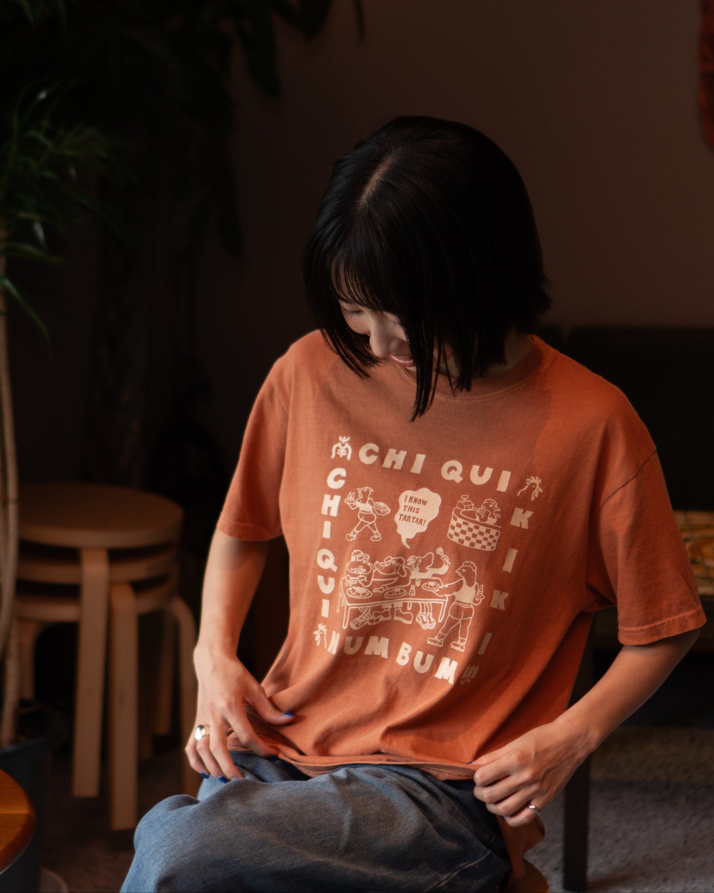 "Chi Qui Chi Qui Kiki Num Bum" Tee【予約販売】