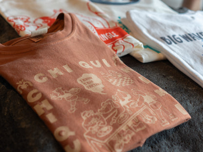 "Chi Qui Chi Qui Kiki Num Bum" Tee【予約販売】